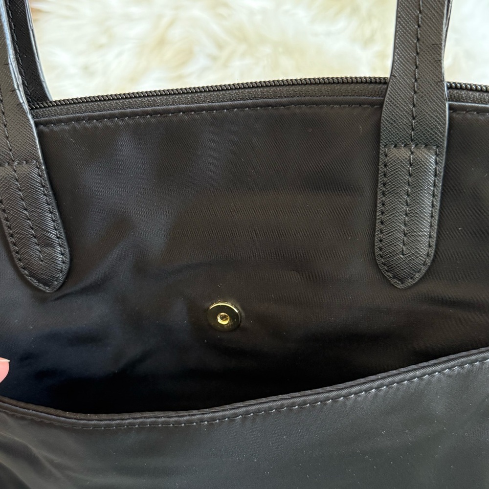 🔥Michael Kors | Black Purse with Zip Close and Trolly Sleeve and Tons of Storage - Picture 5 of 16